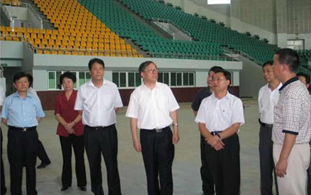 时任湖北省委书记、省人大主任李鸿忠视察j9游戏集团武当山体育馆项目部