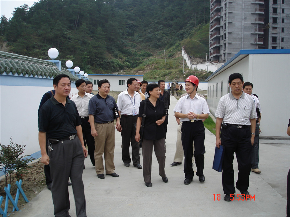 16湖北省建设厅副厅长武孟灵视察视察j9游戏集团十堰市游泳馆项目部